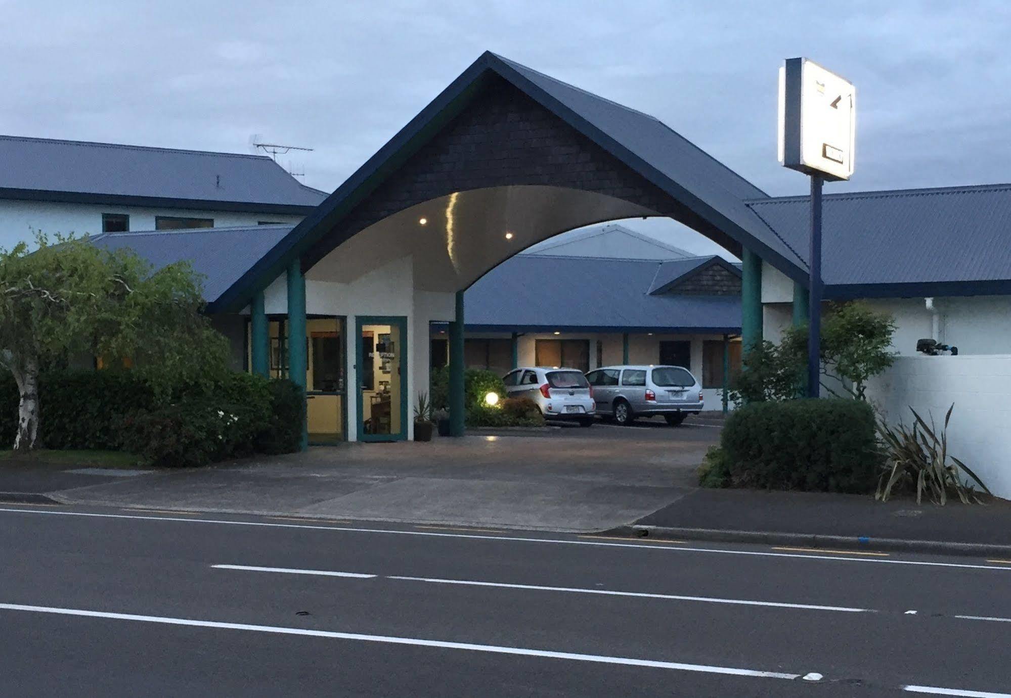 Asure Cooks Gardens Motor Lodge Whanganui Exterior photo